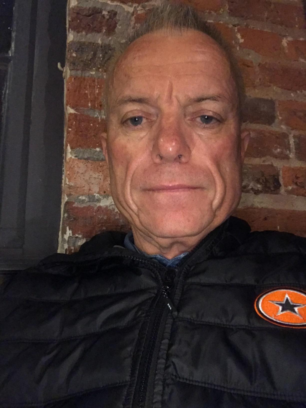 The Black Echo: Harry Bosch Series, Book 1 customer photo 1