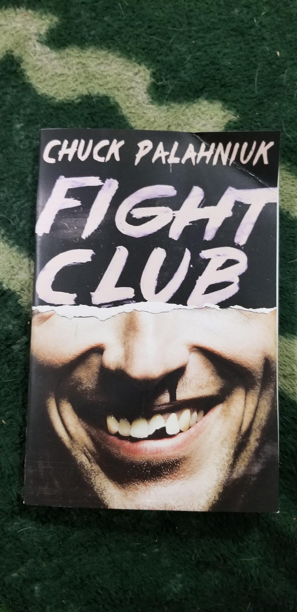 Fight Club: A Novel customer photo 2