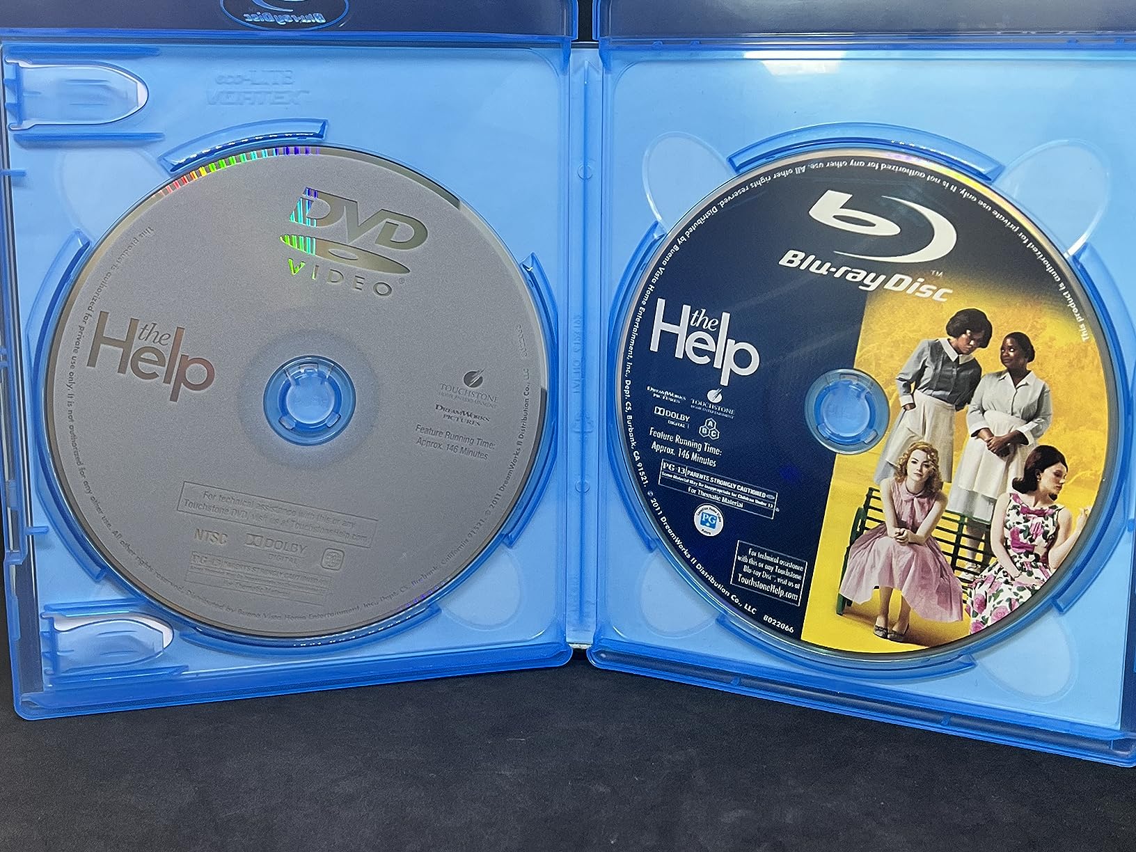 The Help (Three-Disc Combo: Blu-ray/DVD + Digital Copy) customer photo 1