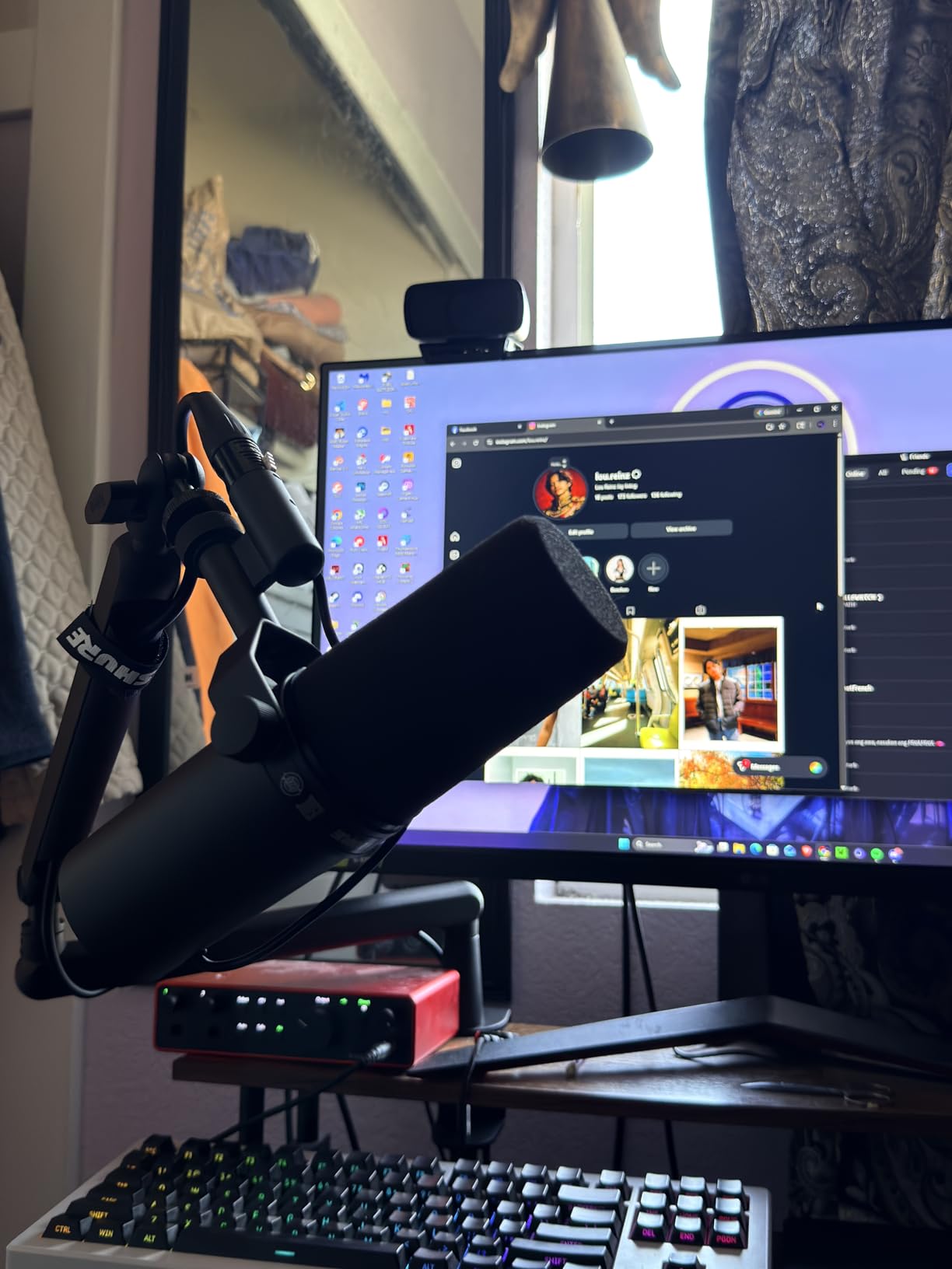 Shure SM7B Dynamic Studio Microphone - XLR Mic for Podcasting customer photo 1