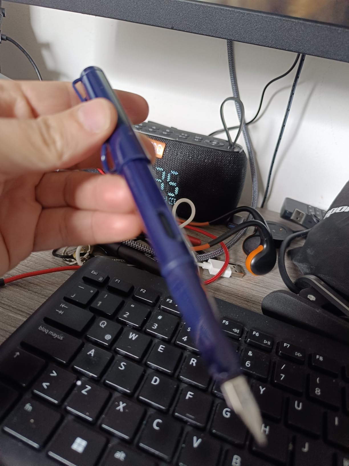 LAMY safari yellow - Fountain Pen with ergonomic grip & polished steel nib in size M - ideal for any Writing & Calligraphy - including LAMY T 10 blue cartridge - Right-Handed customer photo 2
