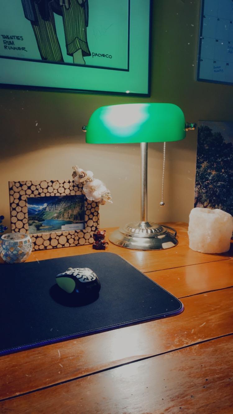 LIGHTACCENTS Traditional Banker's Desk Lamp with Green Glass Shade and Brass Base - Classic Desk Lamp with Pull Chain, Office Lighting, Vintage Style Reading Light customer photo 1