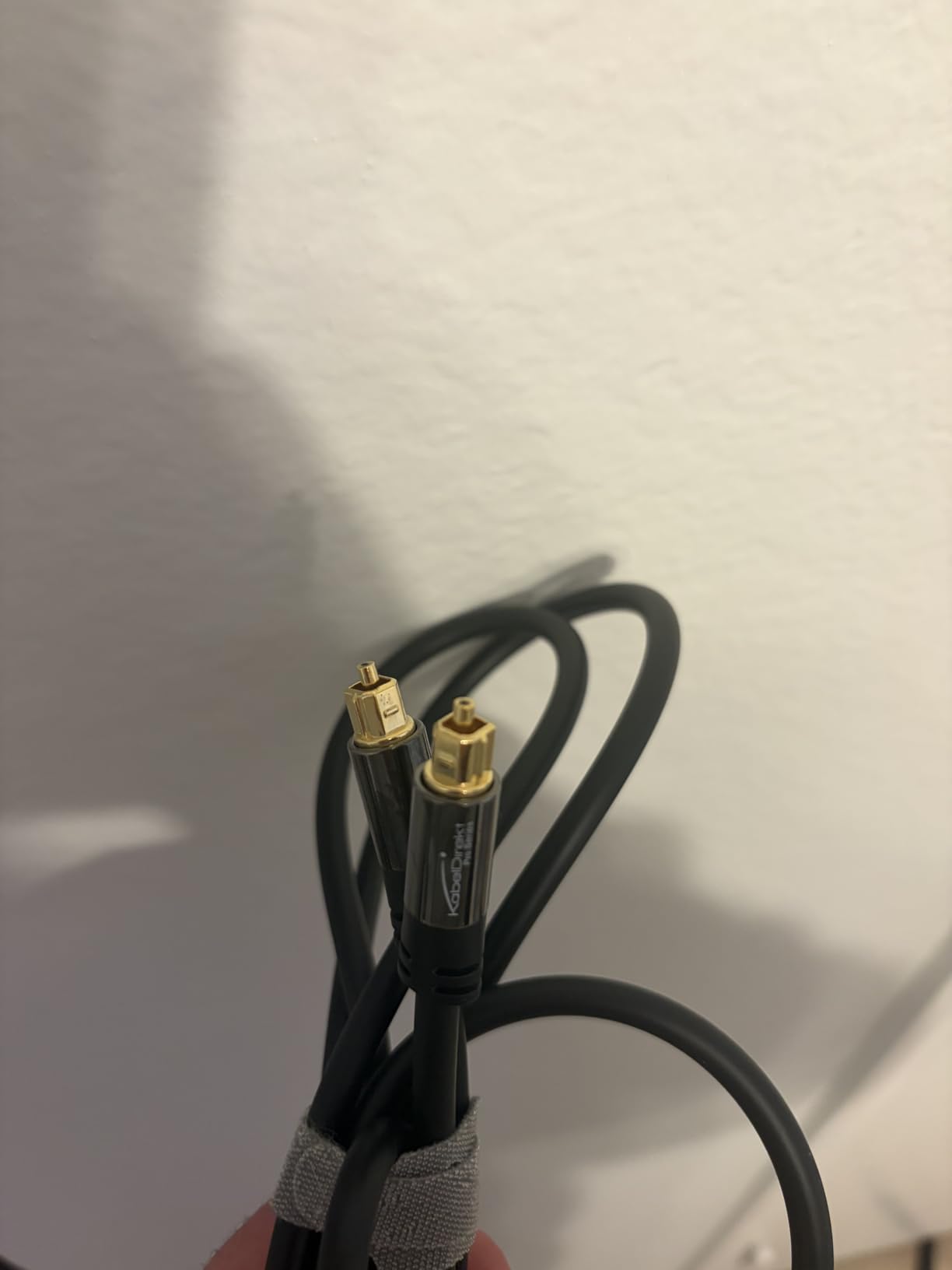 KabelDirekt TOSLINK Optical Audio Cable 6ft - Fiber Optic Cord, S/PDIF Digital Audio Optical Cable for Soundbar, Stereo Systems, Home Cinema, Xbox One/PS4 - Designed in Germany customer photo 2