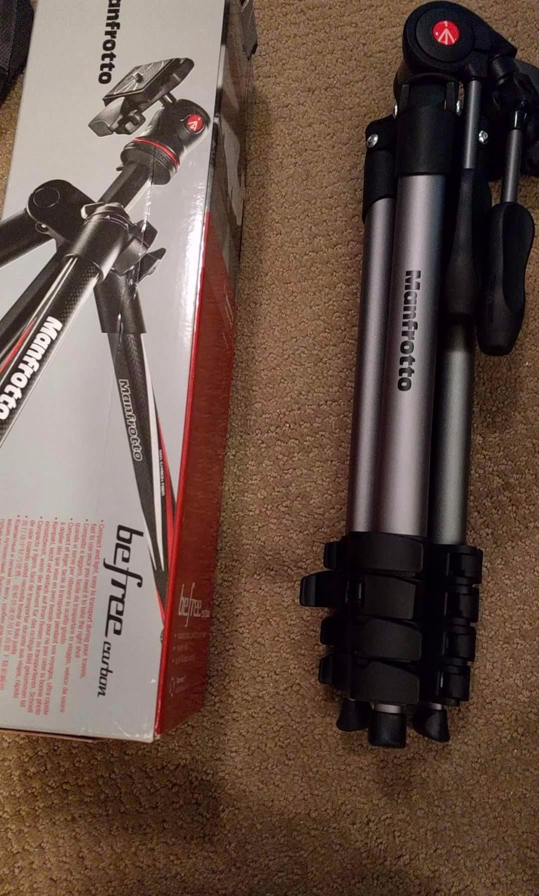 Manfrotto BeFree Compact Lightweight Carbon Fiber Tripod for Travel Photography (Black) customer photo 2