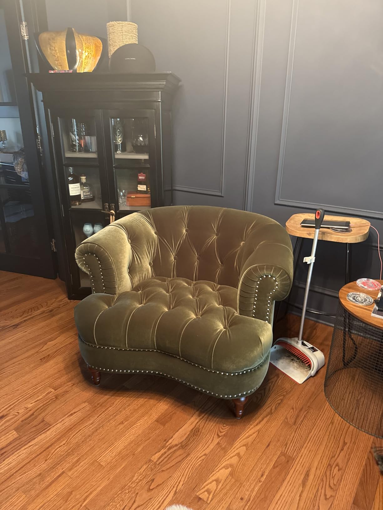 Jennifer Taylor Home La Rosa Victorian Chesterfield Tufted Sofa customer photo 2