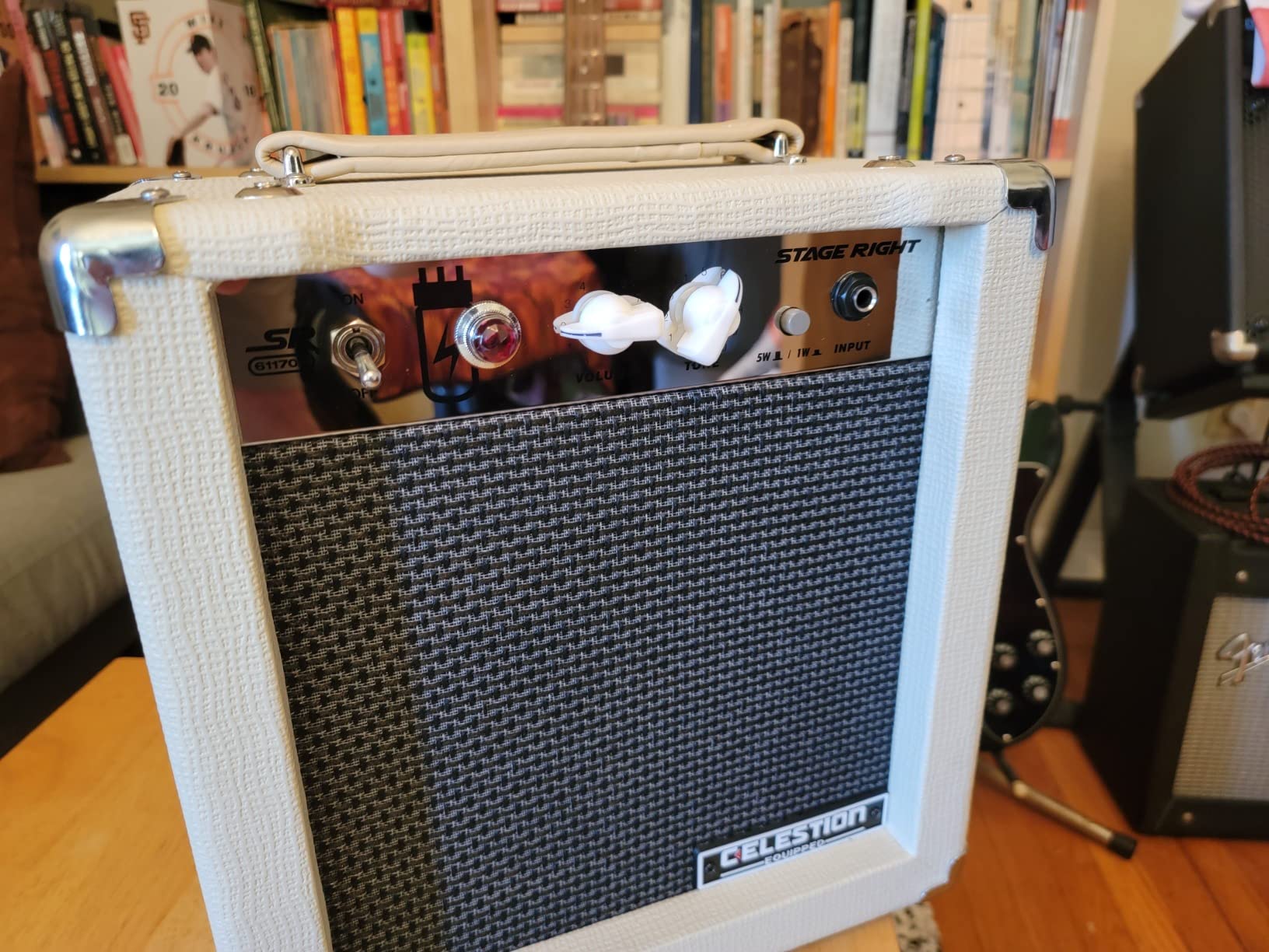 Monoprice Stage Right 1x8 Guitar Combo Tube Amplifier with Celestion Super 8 Inch Speaker - 5-Watt, 12AX7 Preamp customer photo 1