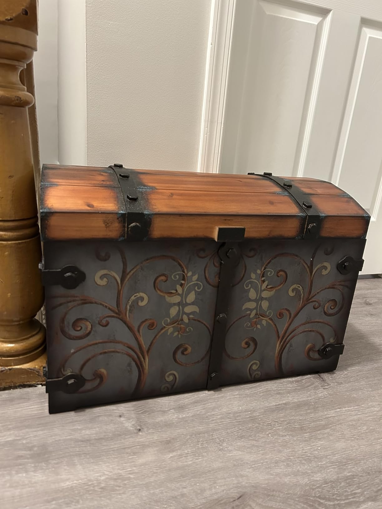Household Essentials Vintage Wood Storage Trunk, Large, Blue Body/Brown Lid/Floral Design customer photo 1