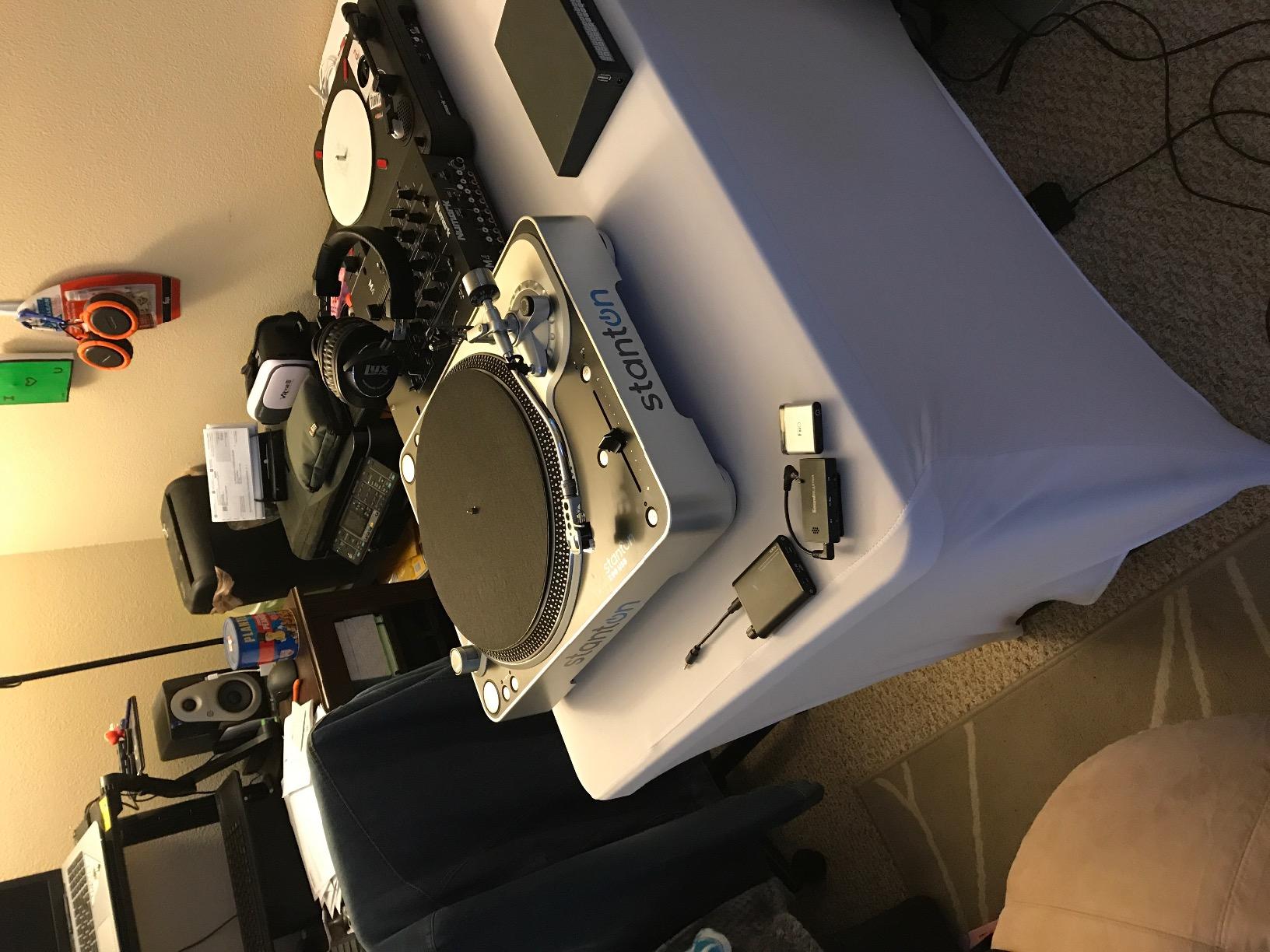 Numark PT01 Scratch DJ Turntable for Portablists With User Replaceable Scratch Switch, Built In Speaker, Power via Battery or AC Adapter, Three Speed RPM Selection & USB Connectivity customer photo 1
