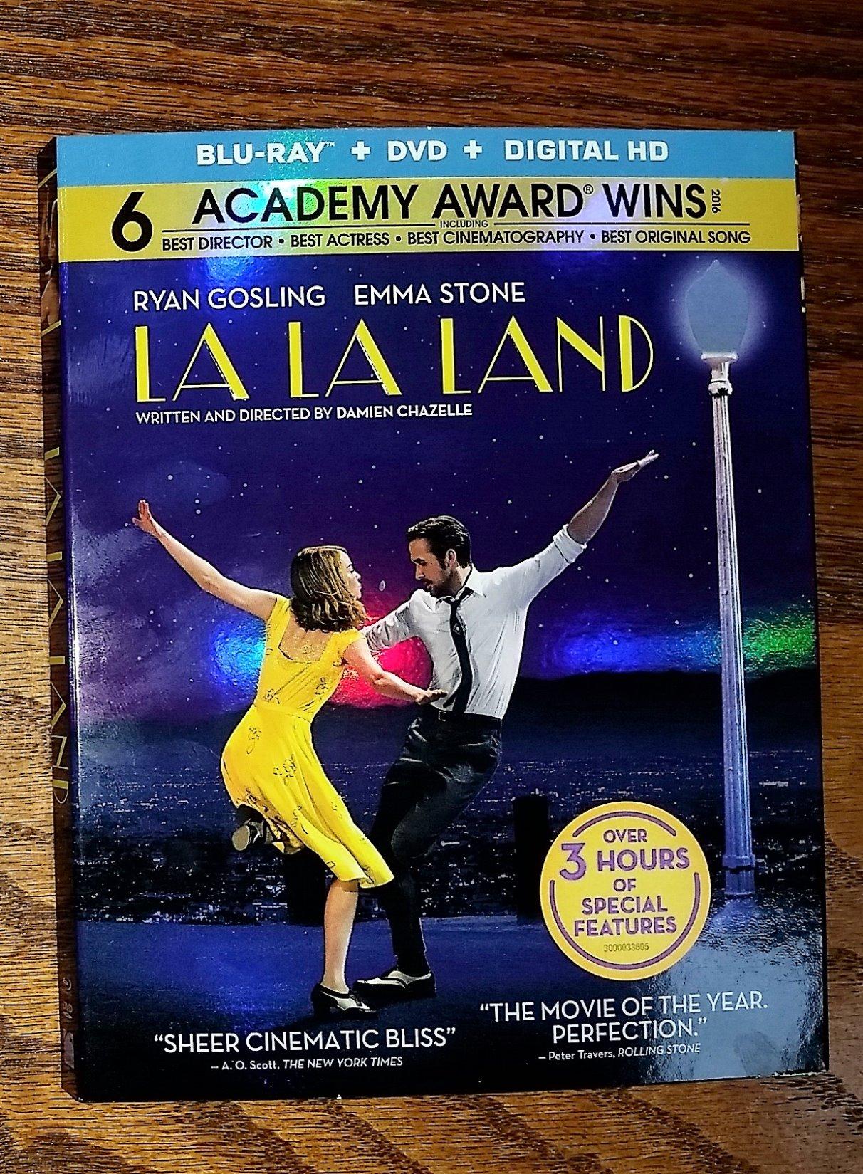 La La Land [Blu-ray + DVD + Digital HD] customer photo 1