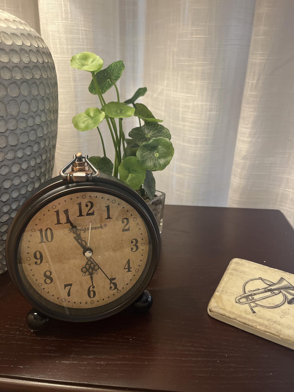 Vintage Analog Alarm Clock, 5.25 inch Small Silent Desk Clock with Night Light, Battery Operated for Table, Bedroom, Bedside, Living Room, Room Decor (Classic) customer photo 2