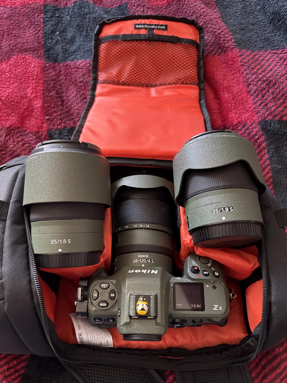 Neewer Convertible Rolling Camera Backpack customer photo 1