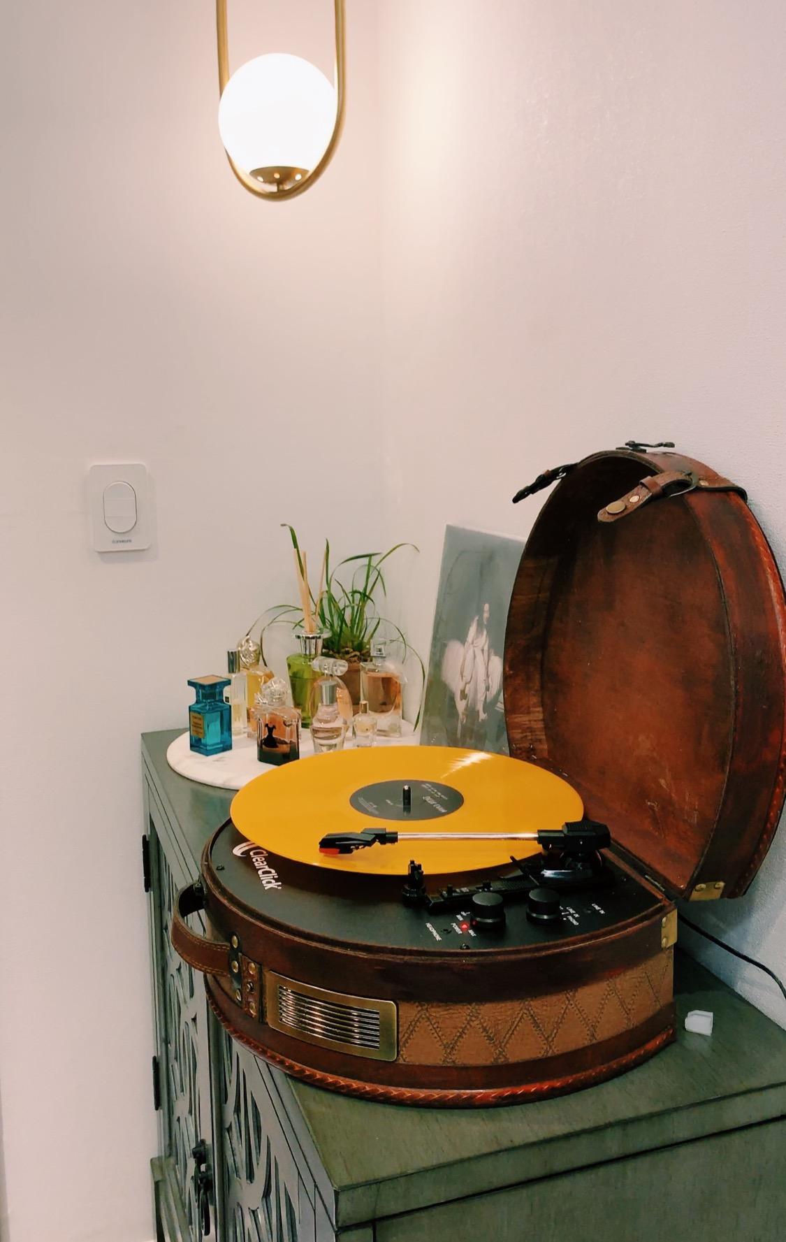 ClearClick Vintage Suitcase Turntable with Bluetooth & USB - Classic Wooden Retro Style customer photo 2