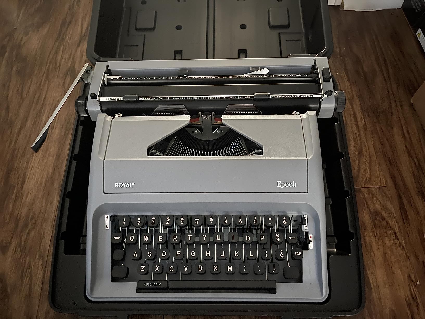 Epoch Classic Portable Manual Typewriter - Gray (ROY79103Y) customer photo 2