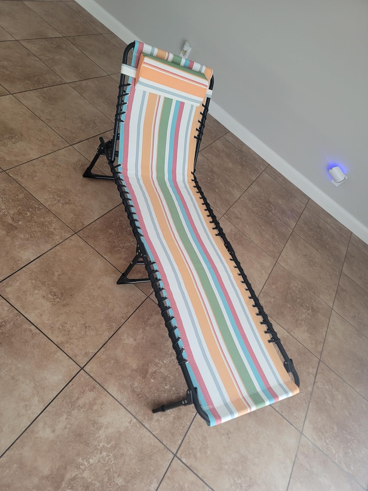 Outsunny Folding Chaise Lounge Chair, Patio Sun Tanning Chair, Outdoor Chaise Lounger with 4-Position Reclining Back, Breathable Mesh Seat for Beach, Poolside, Yard, Gray customer photo 1