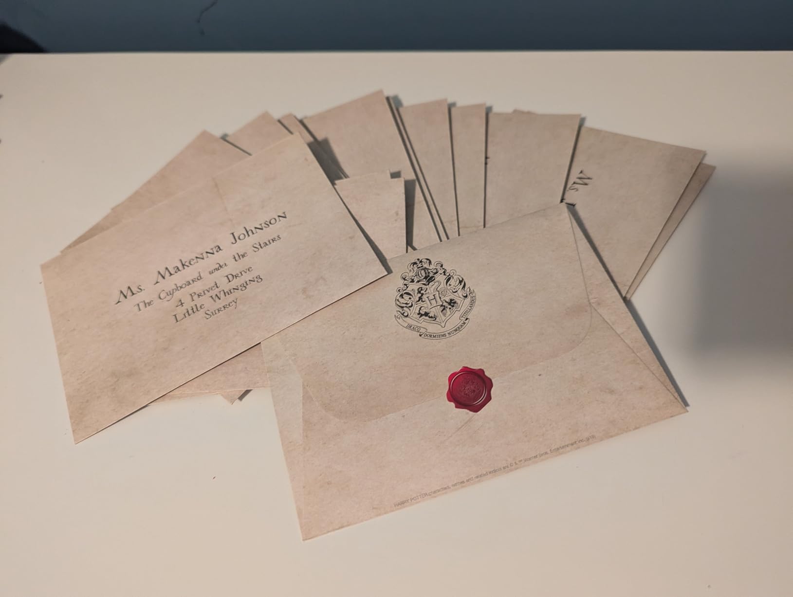 Paladone Hogwarts Acceptance Letter Writing Stationery Set - 10 Envelopes, 20 Sheets of Paper, and 10 Wax Seal Stickers in Kit - Officially Licensed Harry Potter Merchandise and Desk Accessories customer photo 2