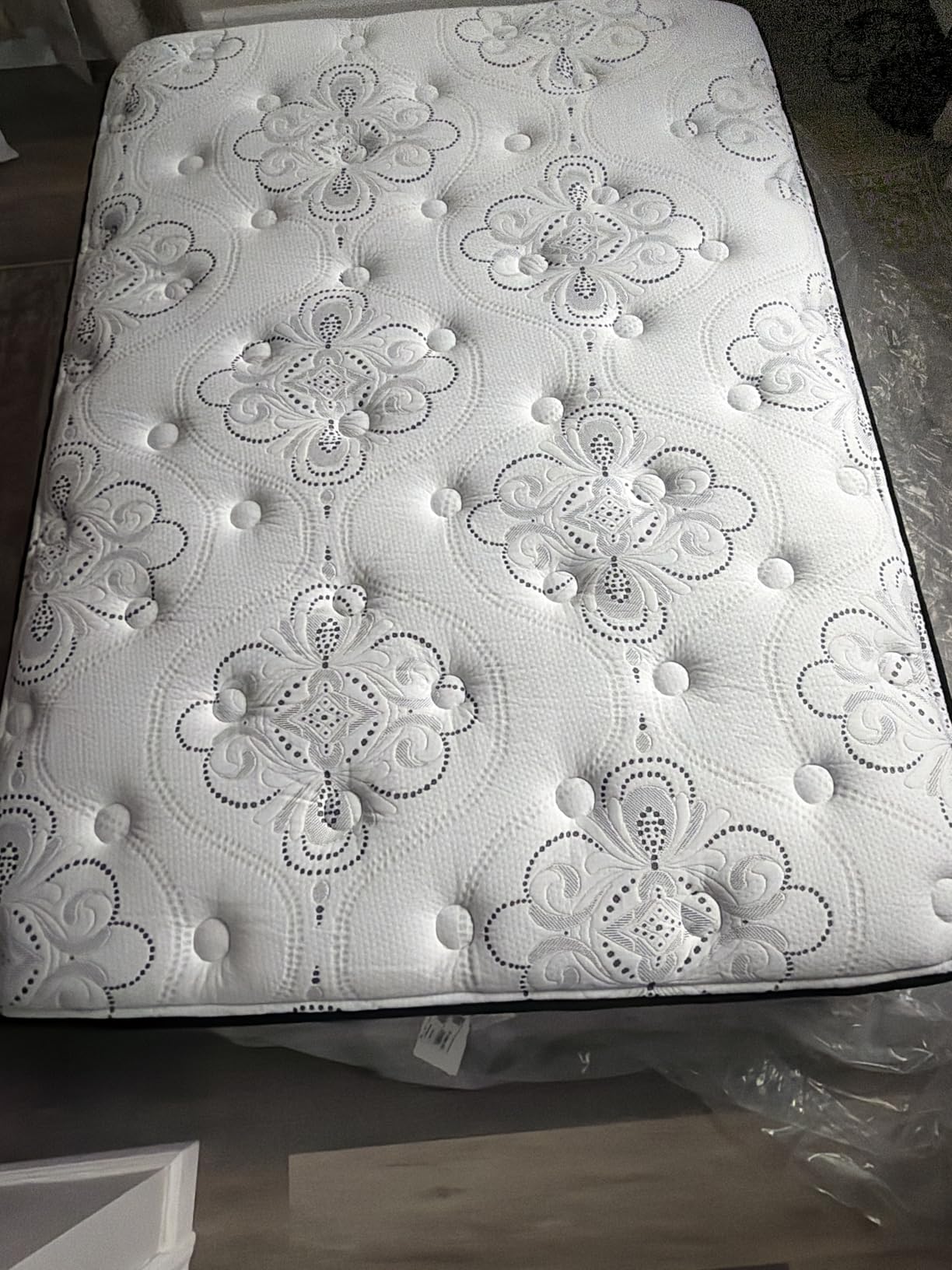 Signature Design by Ashley Twin Size Chime 10 Inch Medium Firm Hybrid Mattress with Cooling Gel Memory Foam, Fiberglass-Free customer photo 1