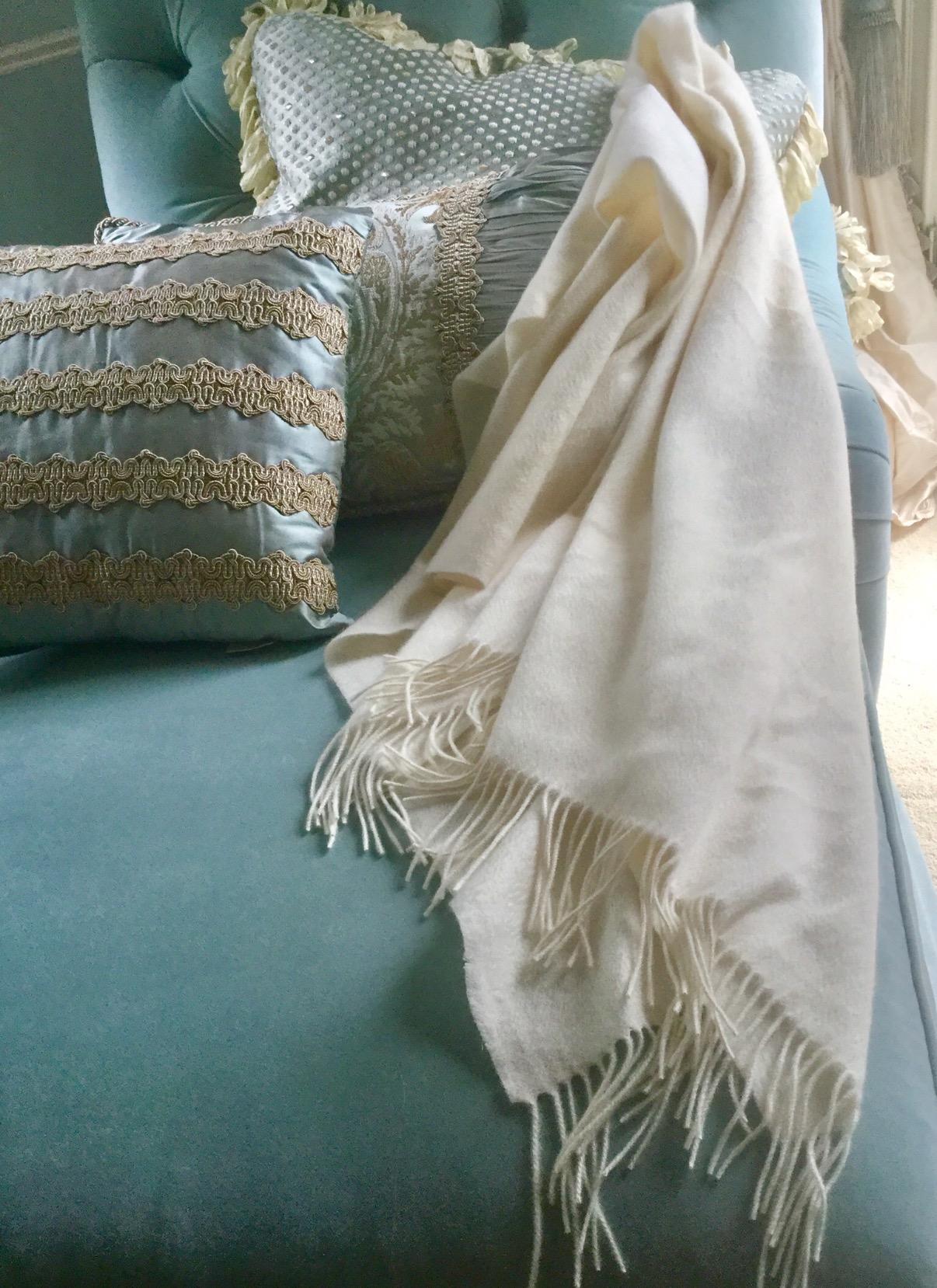CUDDLE DREAMS Premium Cashmere Throw Blanket with Fringe, Luxuriously Soft customer photo 1
