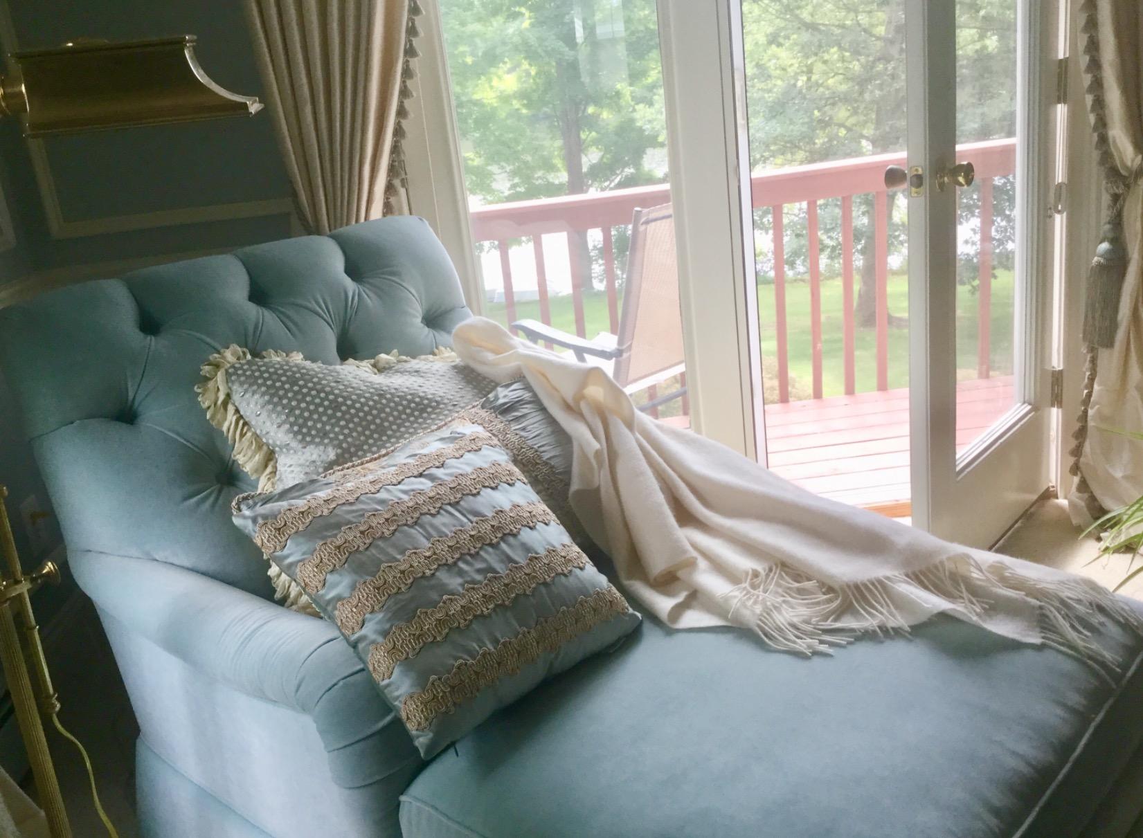 CUDDLE DREAMS Premium Cashmere Throw Blanket with Fringe, Luxuriously Soft customer photo 2
