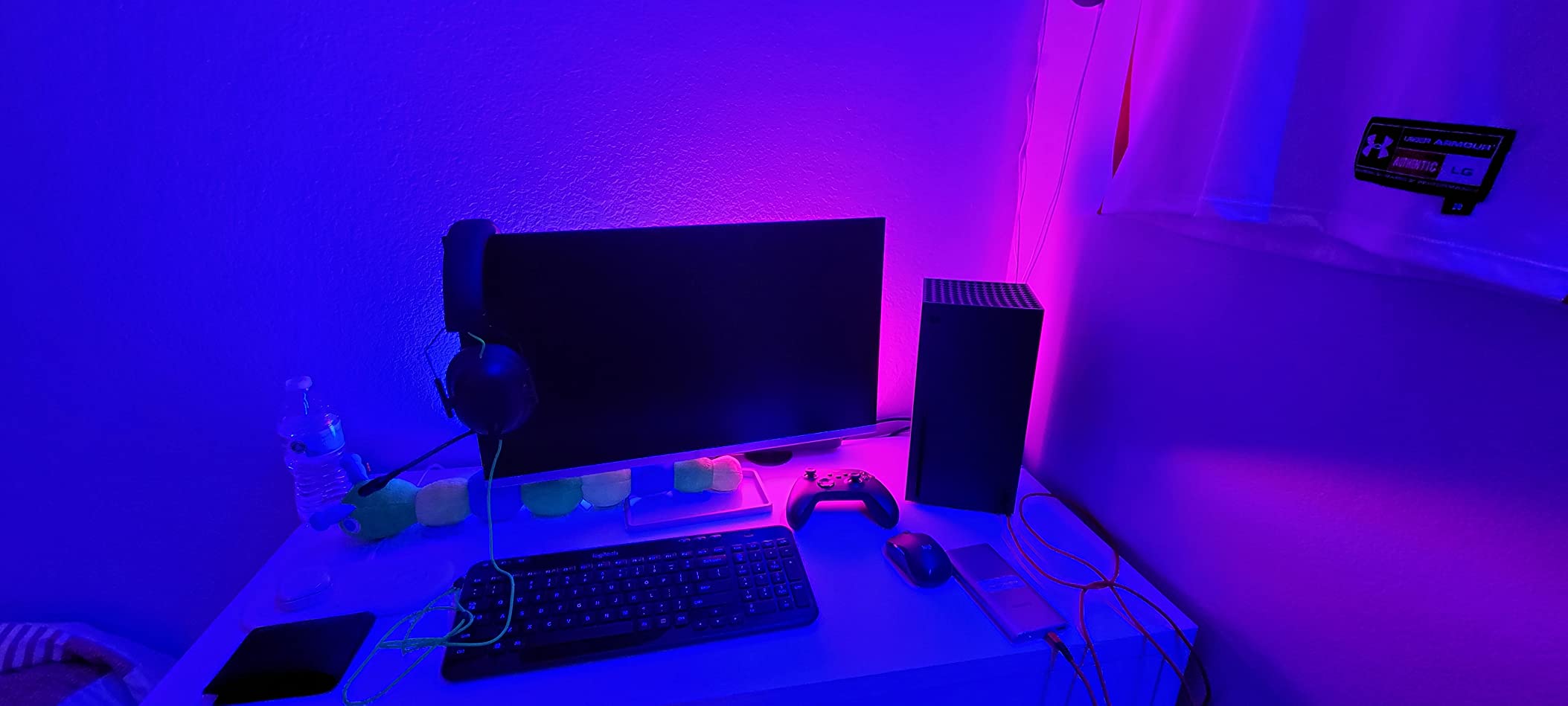 Philips Hue Smart Play Light Bar Base Kit, Black - White & Color Ambiance LED Color-Changing Light - 1 Pack - Requires Bridge - Control with App - Works with Alexa, Google Assistant and Apple HomeKit customer photo 2