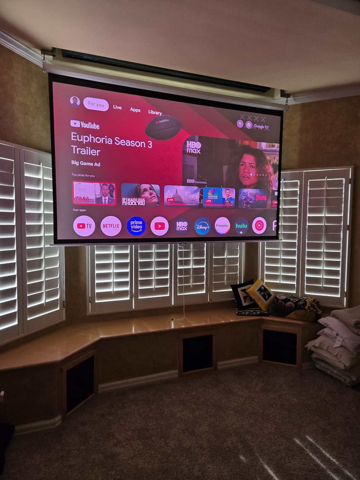 Akia Screens 100-Inch Manual Pull Down Home Theater Projector Screen 4:3, Retractable Wall & Ceiling Mount, Auto-Locking, White Case (AK-M100V1) customer photo 2