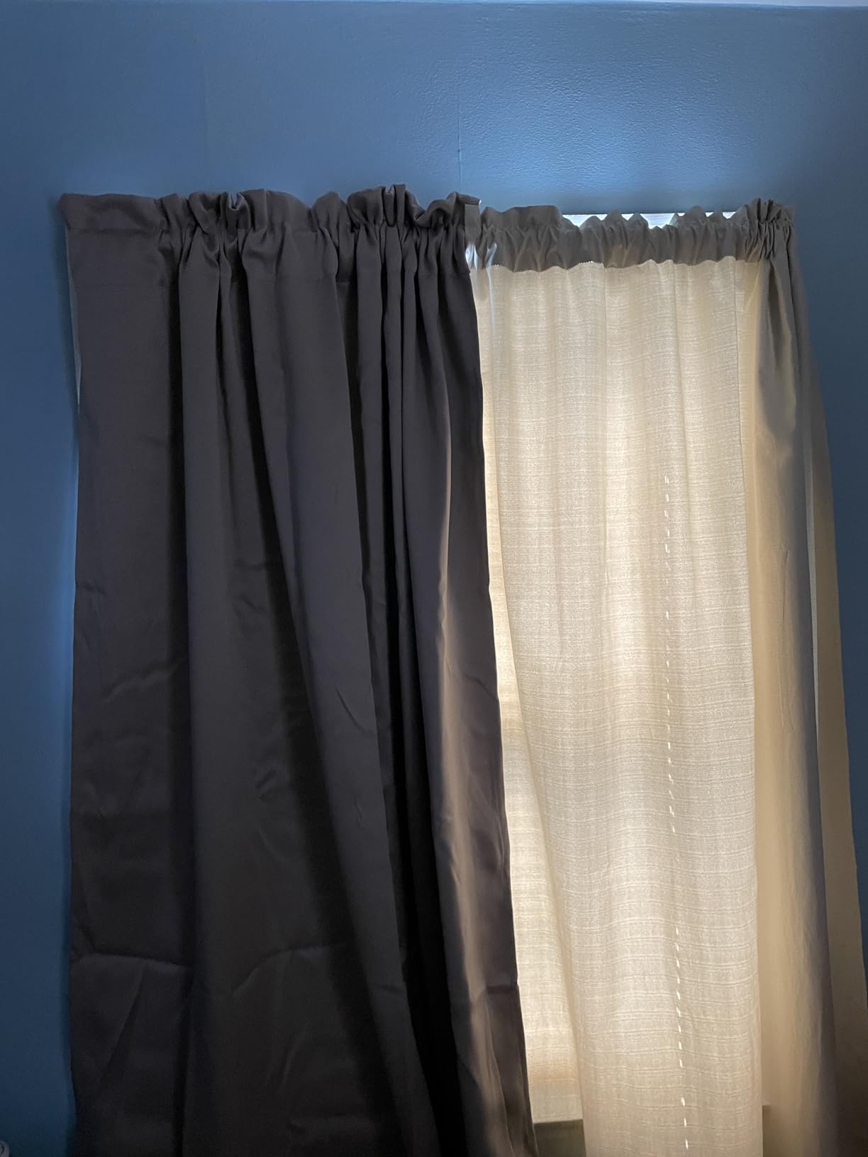 Sun Zero Oslo Theater Grade Extreme Total Blackout Rod Pocket Curtain Panel, 52 x 84, Black customer photo 1