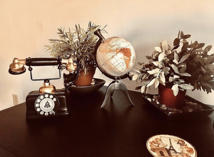 HoneyCare Retro Decorative Telephone Model, Vintage Antique Style Resin Rotary Phone Ornament for Home Office Decor, Steampunk & Victorian Style Statues, Photography Props, Housewarming Gift customer photo 1