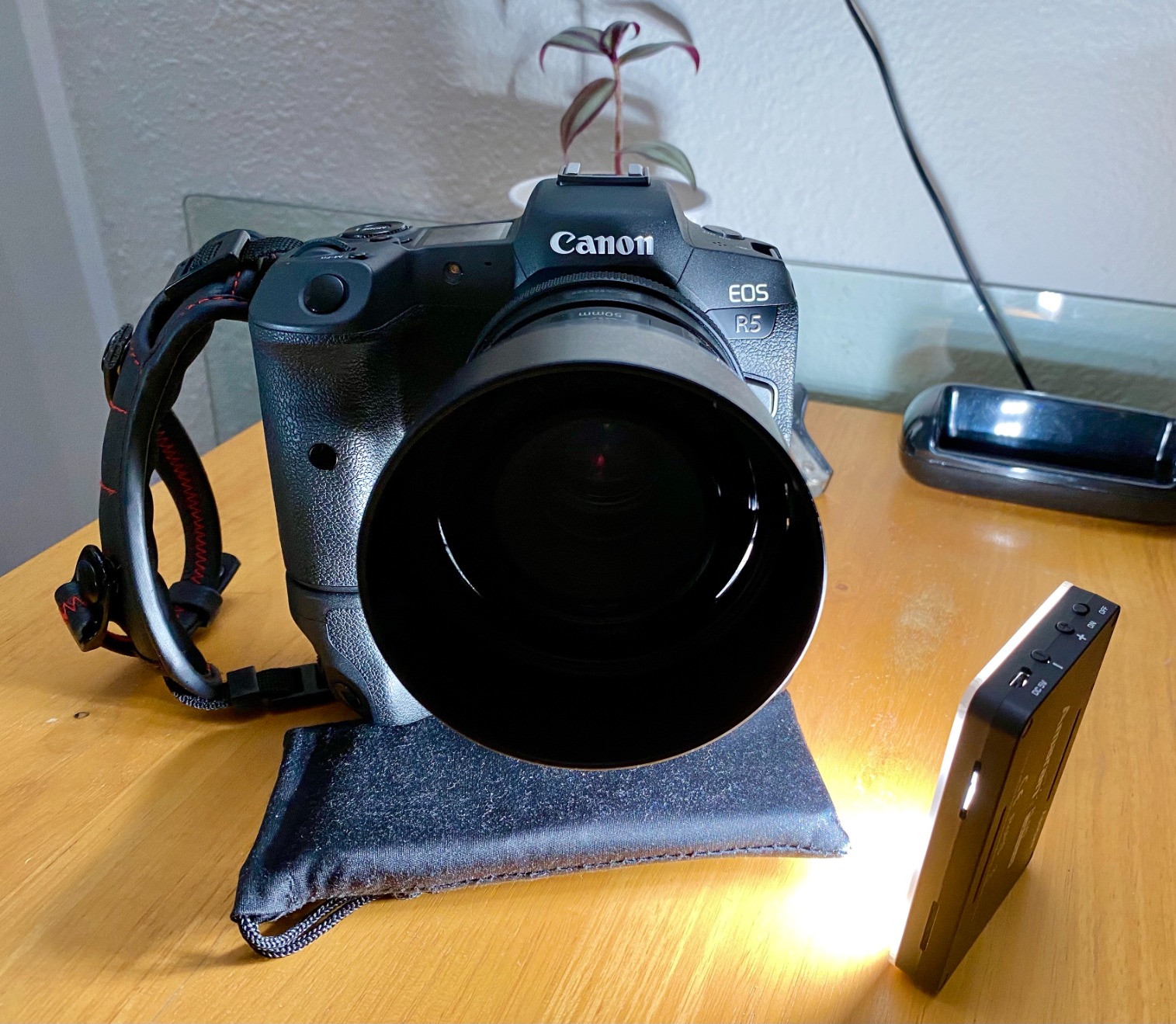 50mm Reversible Lens Hood Shade Fit for Canon EF 50mm f/1.8 STM Lens Replaces Canon ES-68 Hood Tulip Flower Design - Black customer photo 1