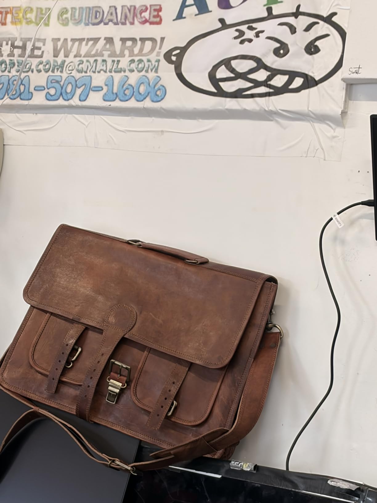 Leather Messenger Bag for Men and Women 18 inch Large Vintage Leather Briefcase Laptop Shoulder Bag Unisex Crossbody Messenger Satchel for Office, Business, Work, Travel customer photo 2