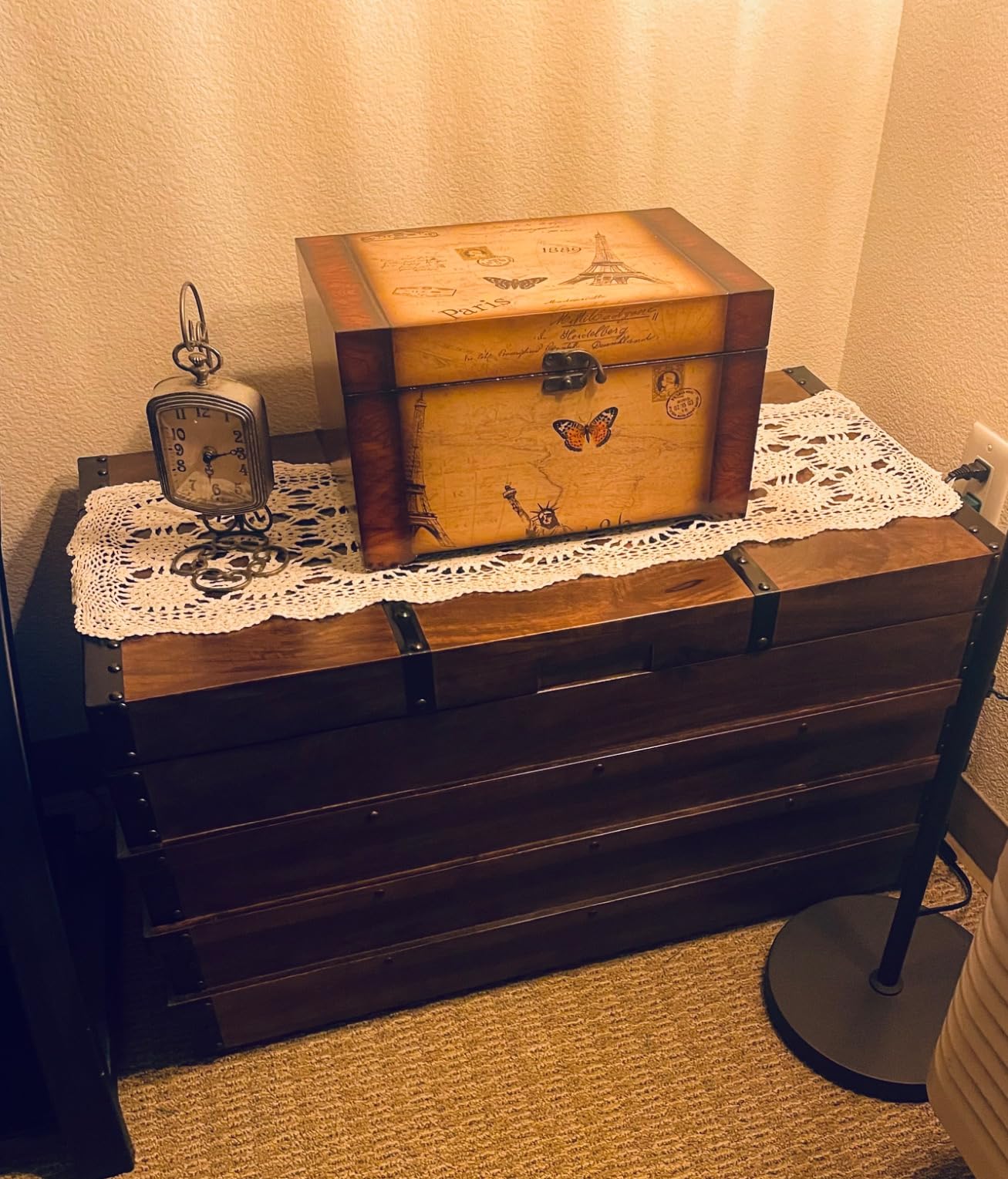Signature Design By Ashley Kettleby Wooden Storage Box Trunk, Vintage-Style Coffee Table With Hinged Top And Hidden Storage, Wood Construction With Metal Hardware, Brown customer photo 2