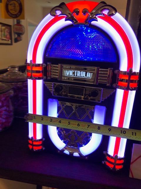 Victrola Redding Tabletop Bluetooth Jukebox with Built-In Speaker, 3.5mm Aux and RCA Output, Classic 50's Retro Design, Color-Changing LED Light, AM/FM Radio, Wireless Music Streaming customer photo 2