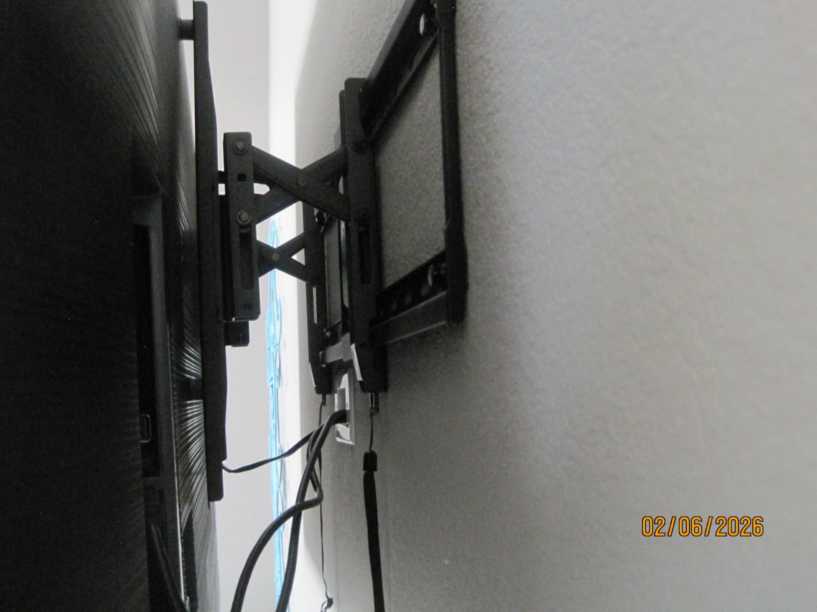 Pipishell Tilt TV Wall Mount Bracket Low Profile for Most 23-55 Inch LED LCD OLED 4K Flat Curved TVs up to 99lbs Max VESA 400x400mm, 8° Tilting for Anti-Glaring, Fits 8-16 inch Wood Stud customer photo 2