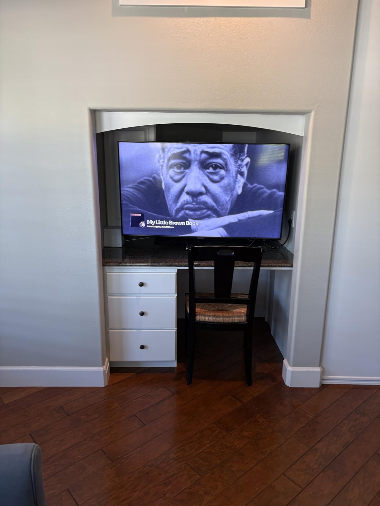 MOUNTUP Long Arm TV Wall Mount with 40'' Extension, Full Motion TV Mount for Most 42''-90'' TVs, Corner Bracket with Swivel Tilt Max VESA 800x400mm Load Up to 150 LBS Fit 16/18/24'' Stud MU0059 customer photo 1