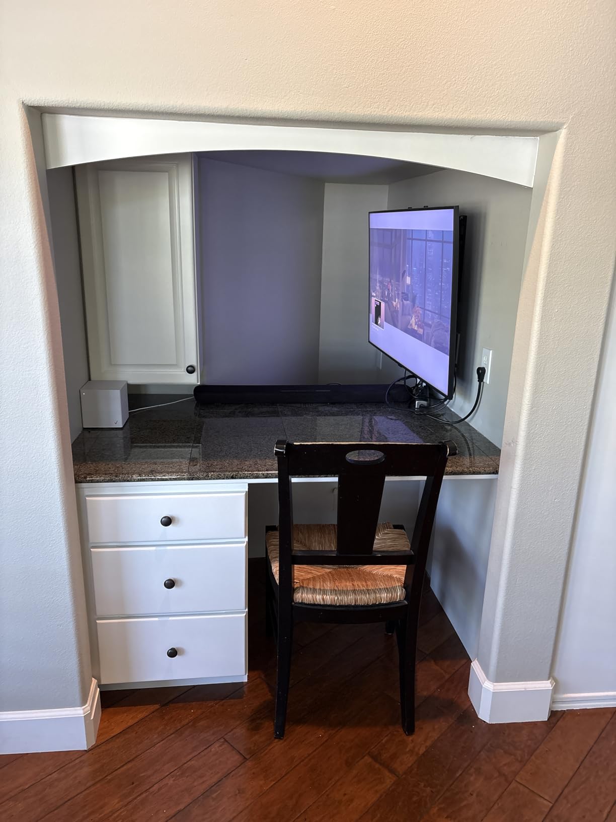 MOUNTUP Long Arm TV Wall Mount with 40'' Extension, Full Motion TV Mount for Most 42''-90'' TVs, Corner Bracket with Swivel Tilt Max VESA 800x400mm Load Up to 150 LBS Fit 16/18/24'' Stud MU0059 customer photo 2