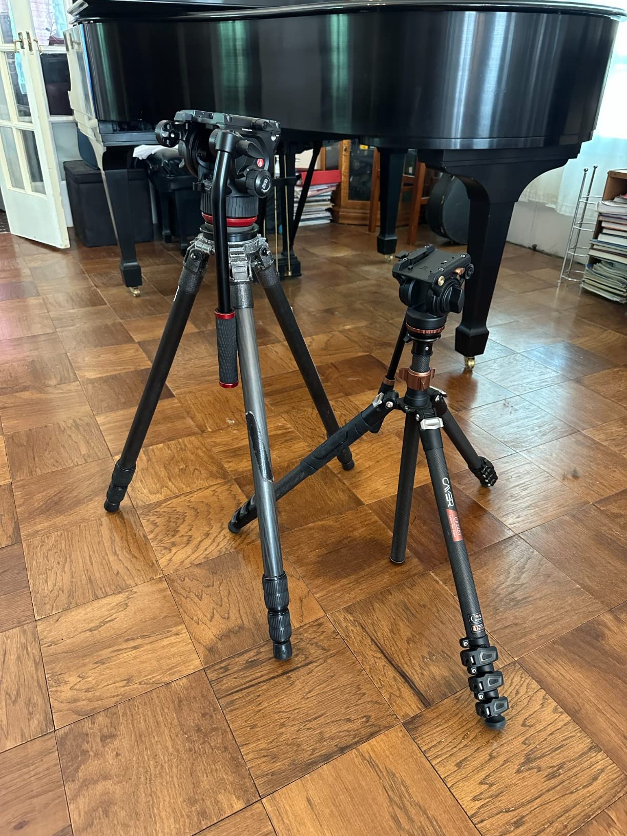 Cayer CF2451 Carbon Fiber Tripod Kit, 75 inches Video Tripod Leg with Fluid Head, 4-Section Tube Stand Convertible to Monopod for DSLR Camera, Video Camcorder, Max Load 13.2lb customer photo 1
