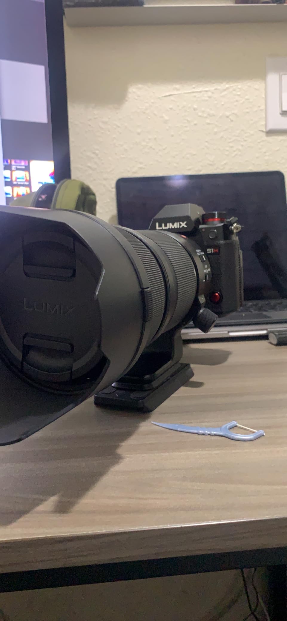 LUMIX S1H Digital Mirrorless Video Camera with 24.2 Full Frame Sensor, 6K/24p Video Recording Capability, V-Log/V-Gamut, and Multi-Aspect Recording customer photo 1