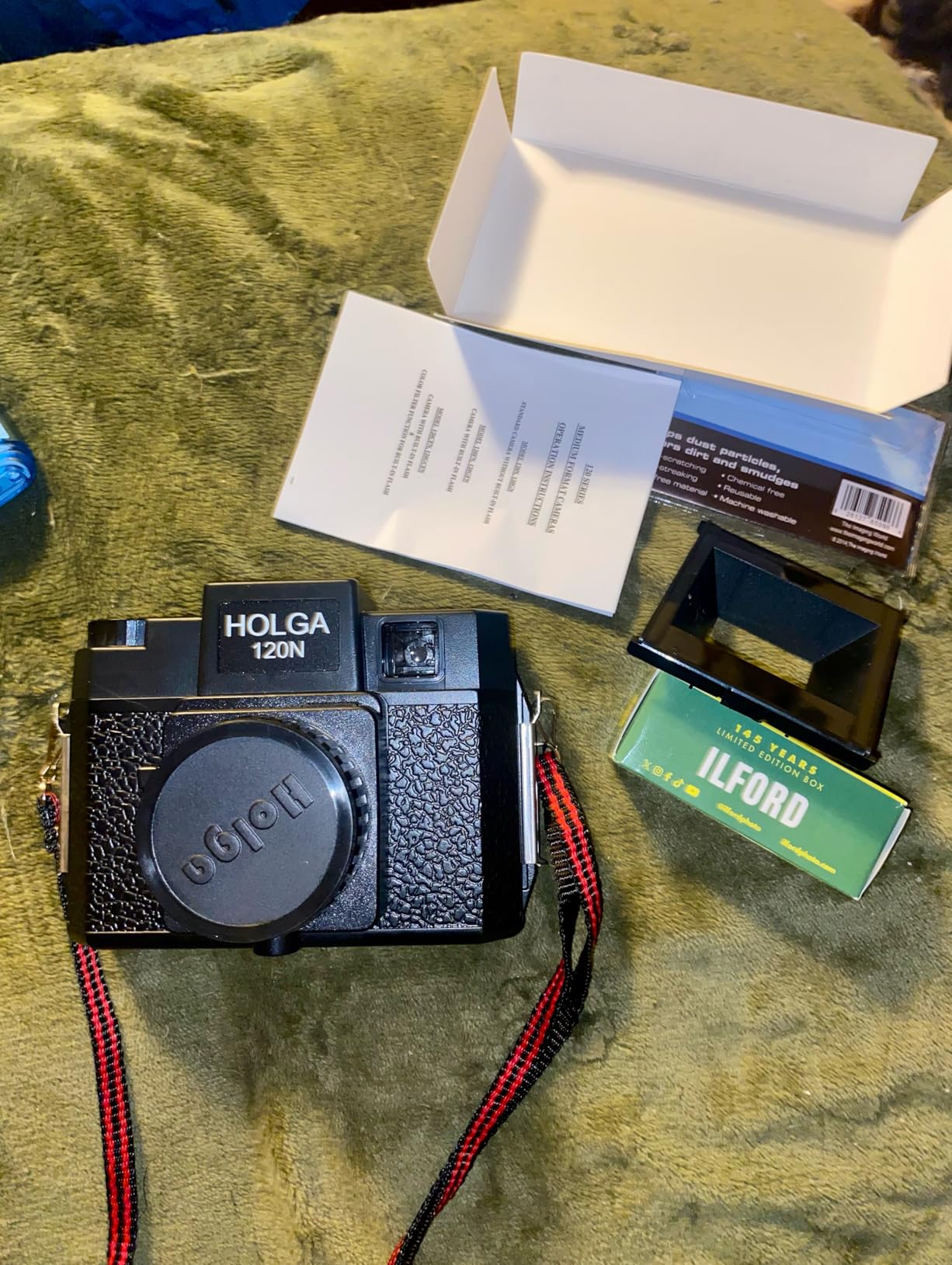 Holga 120N Medium Format Film Camera (Black) with Ilford HP5 120 Film Bundle and Microfiber Cloth customer photo 2