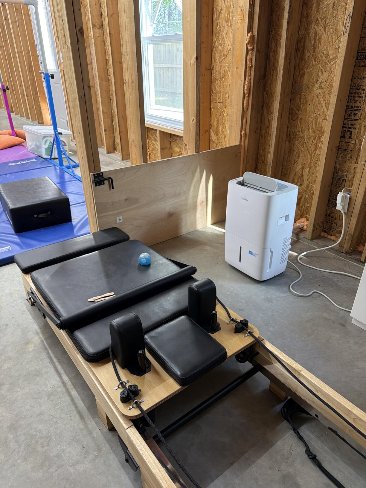 Waykar 34 Pints Energy Star Dehumidifier for Spaces up to 2,000 Sq. Ft at Home, in Basements and Large Rooms with Drain Hose and 0.66 Gallons Water Tank customer photo 1