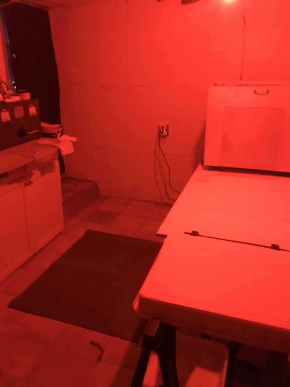 eTone Darkroom Safe Light Lamp E27 LED Screw Mouth Wall Light 360 Degree Desk Light with Switch customer photo 1