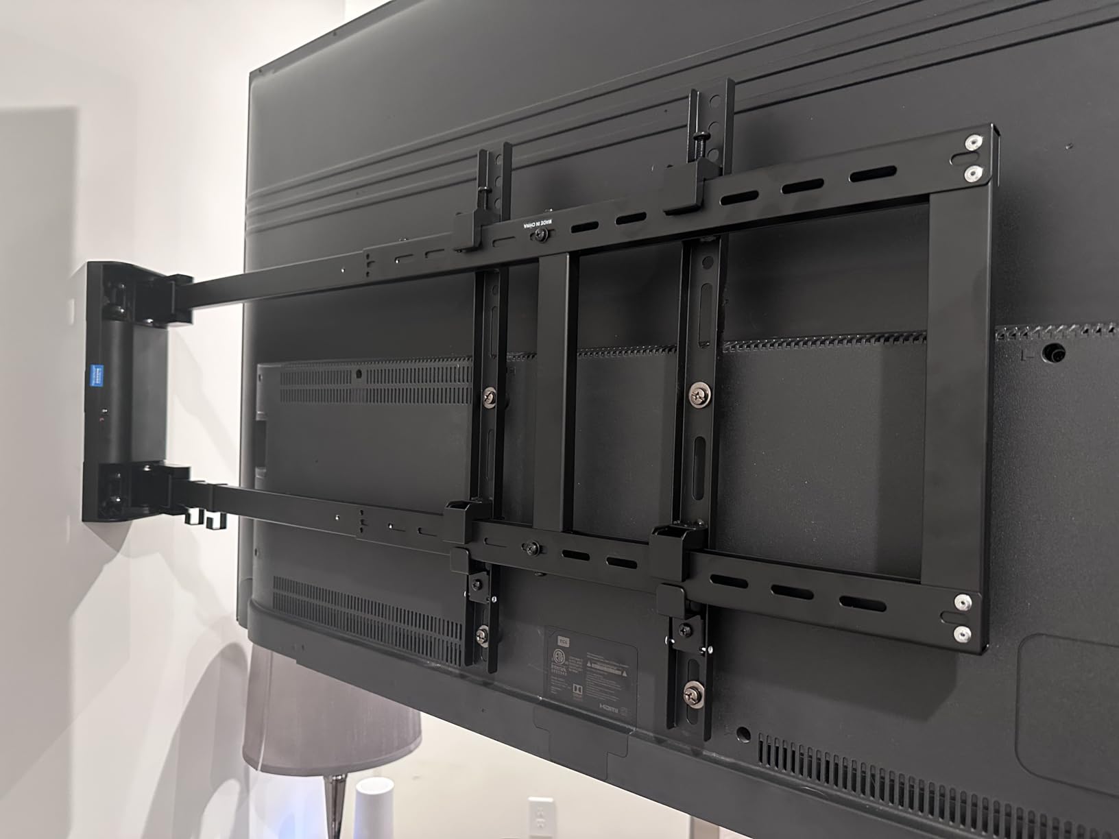 ynVISION.DESIGN Motorized Swing Out TV Wall Mount Bracket for 32
