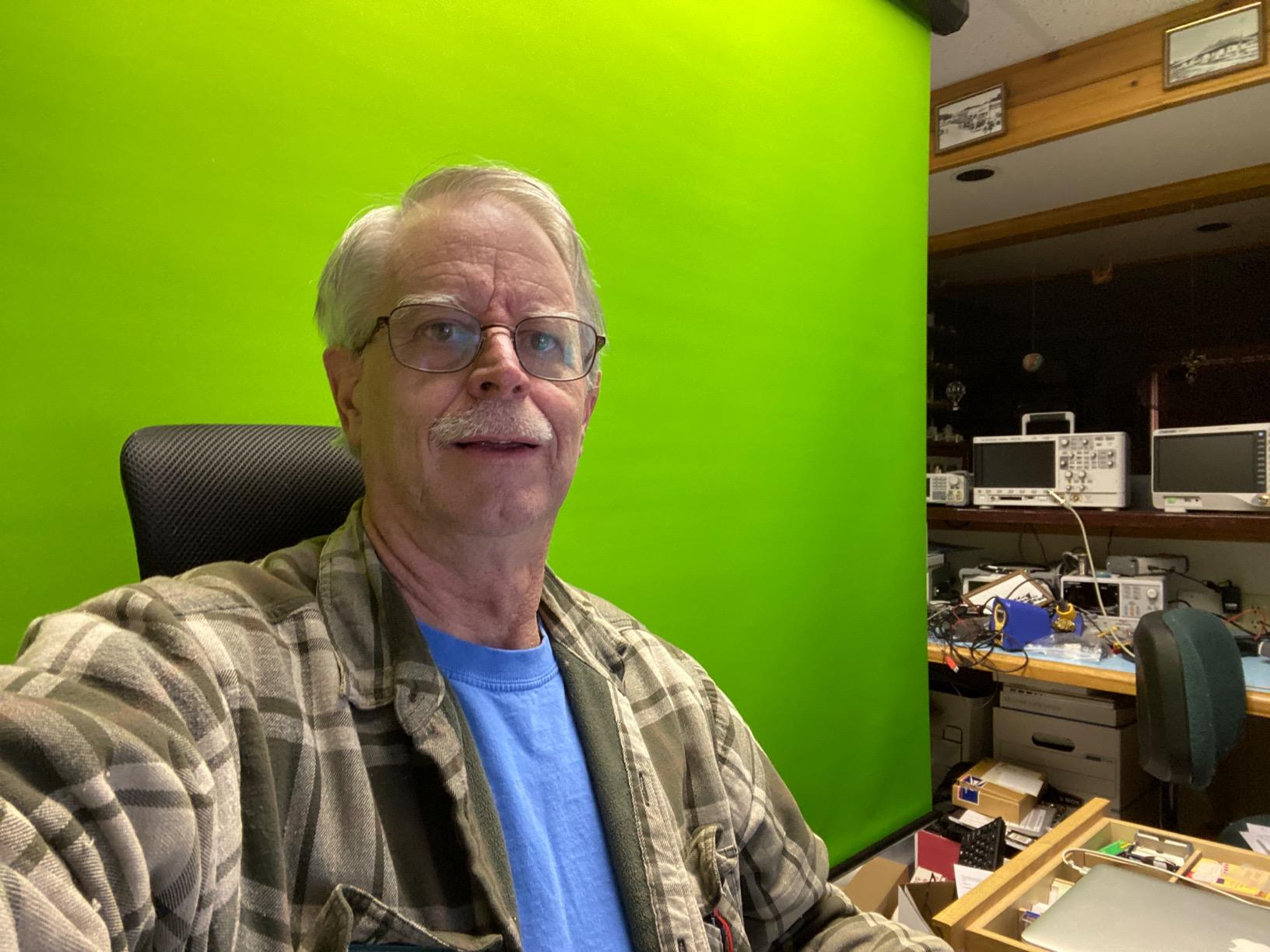 EMART 75 x 79in Retractable Green Screen, Chroma Key Panel Pull Down Auto-Locking and Self-Rewinding, Collapsible Wrinkle-Resistant Chromakey Backdrop for Zoom, Streaming, Photographic Studio customer photo 1