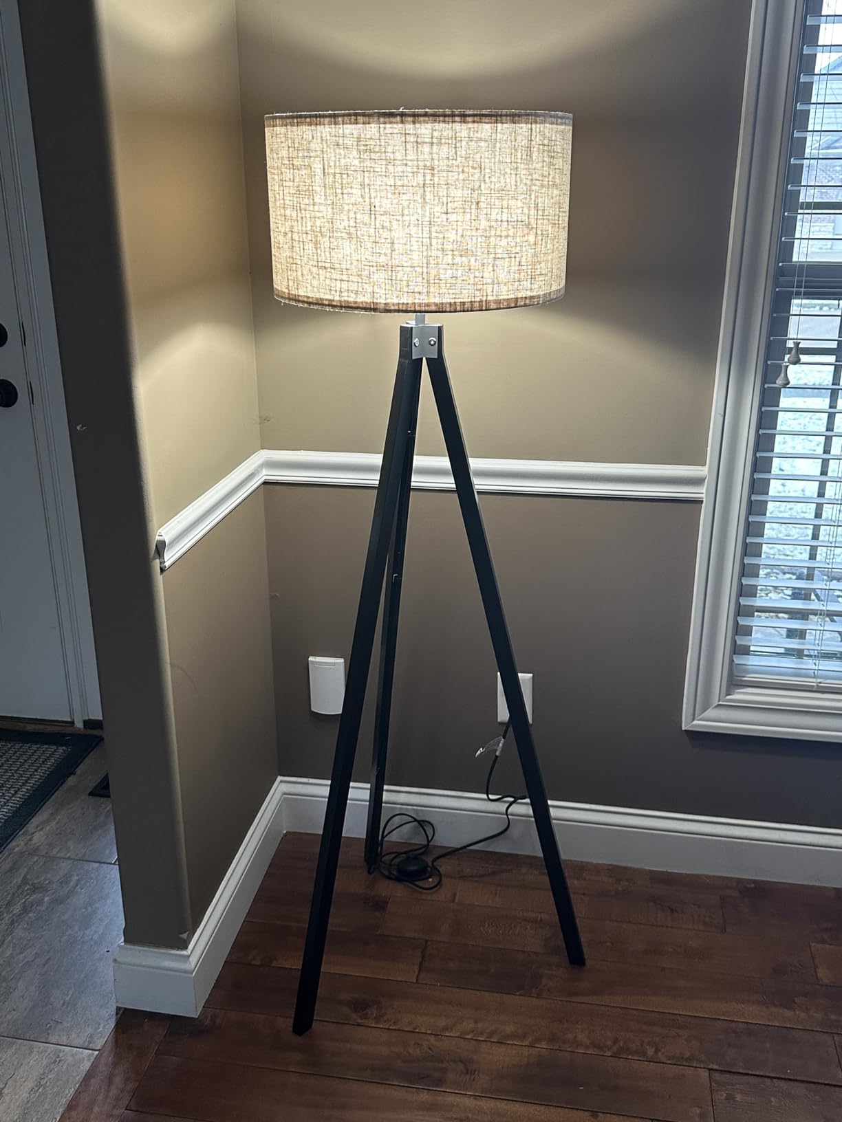 LEPOWER Wood Tripod Floor Lamp, Mid Century Standing Lamp, Modern Design Studying Light for Living Room, Bedroom, Study Room and Office, Flaxen Lamp Shade with E26 Base Dark Brown customer photo 2