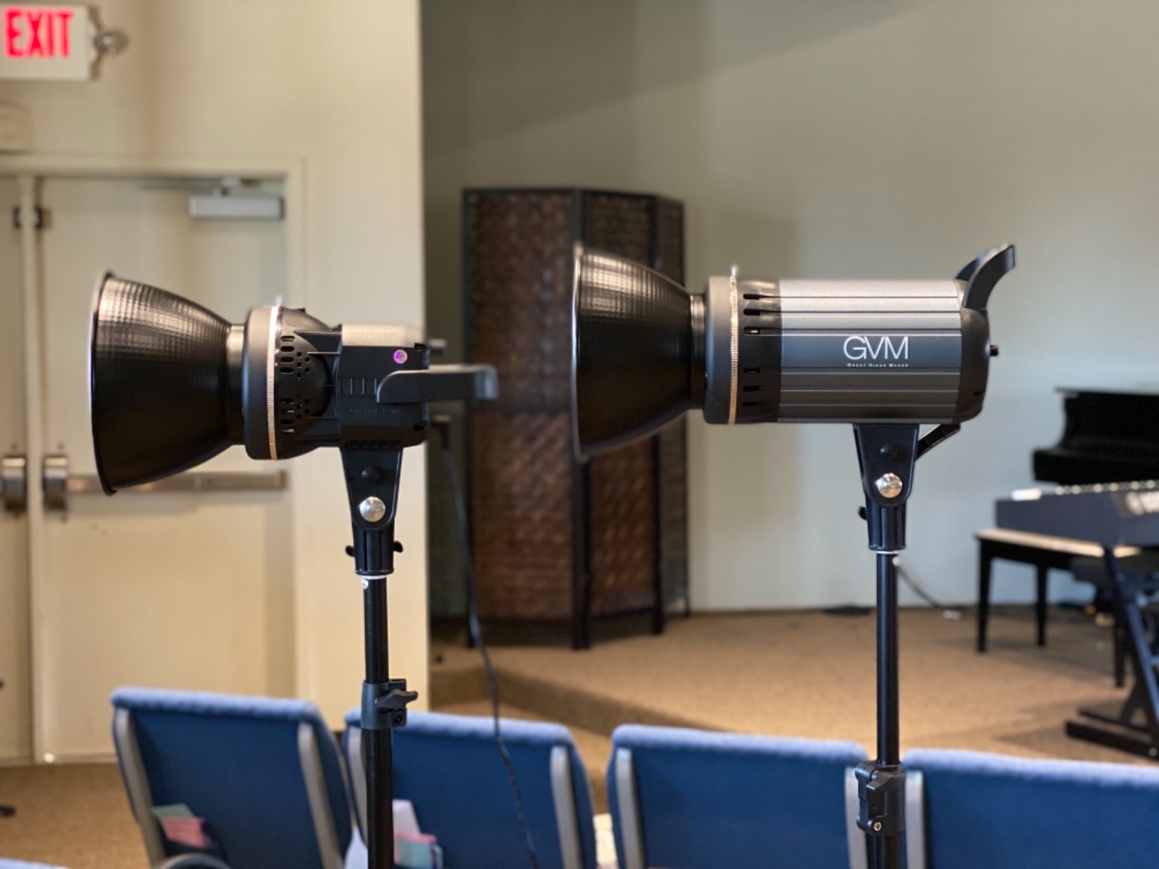 Bi-Color LED Video Light, GVM 100W Photography Lighting with Bowens Mount, APP Control System, Lantern Softbox Video Lighting Kit for YouTube Outdoor Studio, Dimmable 3200K-5600K, CRI 97+ customer photo 2