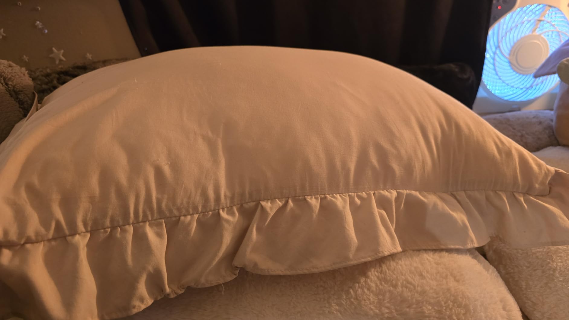 Utopia Bedding Down Alternative Bed Pillows for Sleeping Queen Size (White), Set of 2, Soft & Fluffy Pillow with Cooling, Hotel Quality, Gusseted Pillow for Back, Stomach or Side Sleepers customer photo 1