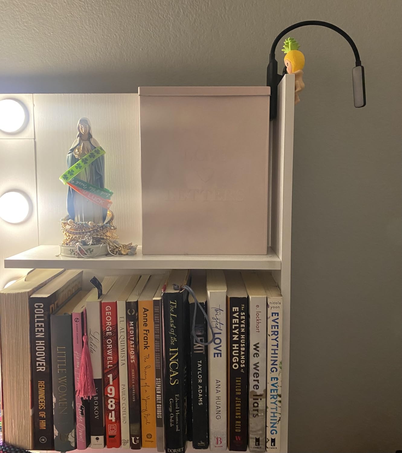 Gritin 9 LED Rechargeable Book Light for Reading in Bed - Eye Caring 3 Color Temperatures, Stepless Dimming Brightness, 80 Hrs Runtime Small Lightweight Clip On Book Reading Light for Studying customer photo 2