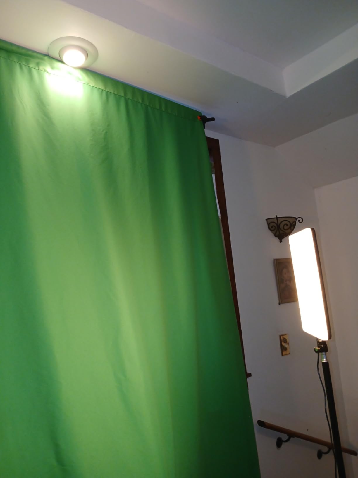 Aimosen 10 X 7 FT Green Screen Backdrop for Photography, Chromakey Virtual GreenScreen Background Sheet for Zoom Meeting, Cloth Fabric Curtain for Party Decor Video Studio Calls Streaming Gaming Photo customer photo 2