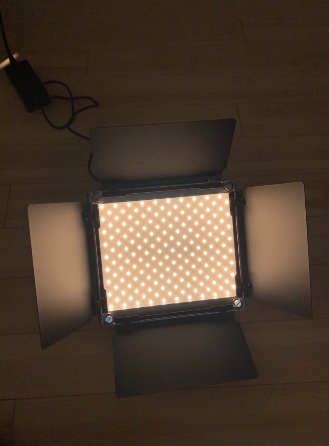 NEEWER 660 PRO RGB LED Video Light with APP Control/Barn Door/U Bracket, 360 Degree Full Color, CRI 97+, 50W Panel Studio Light for Gaming Live Streaming YouTube Webex Recording Filming Photography customer photo 2