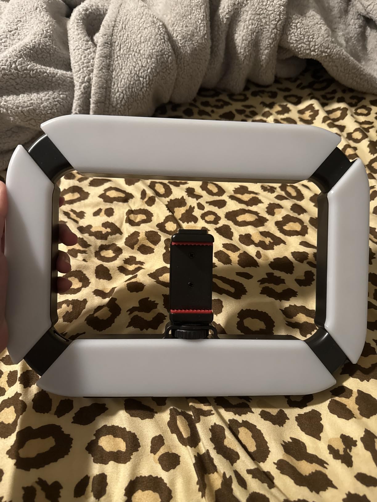 ULANZI Smartphone Video Rig with Light, Cell Phone Handheld Stabilizer with Ring Light 8500k Selfie Light for Filmaking Live Steam Tiktok YouTube Video Recording, with 8000mAh Build-in Battery customer photo 1