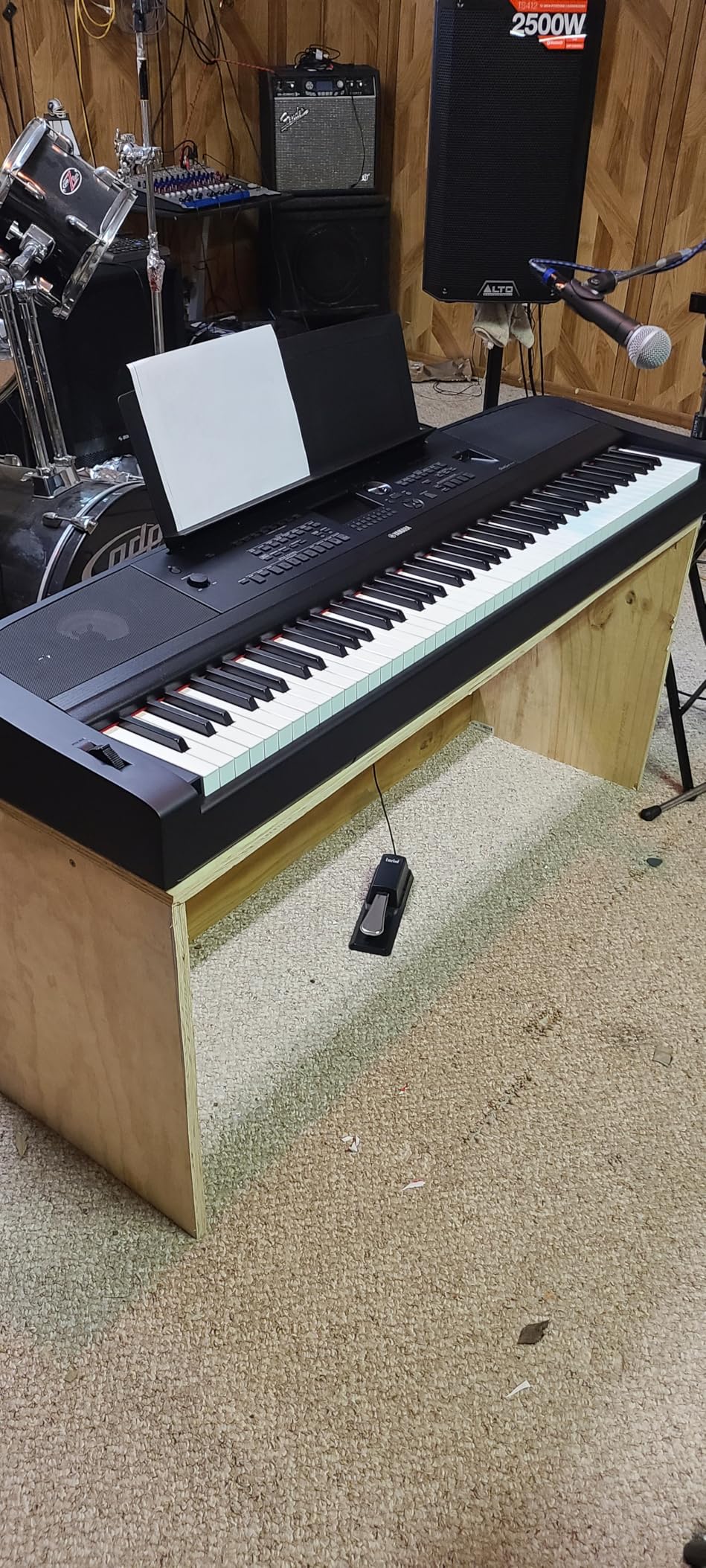 Yamaha DGX-670B 88-Key Weighted Digital Piano customer photo 1
