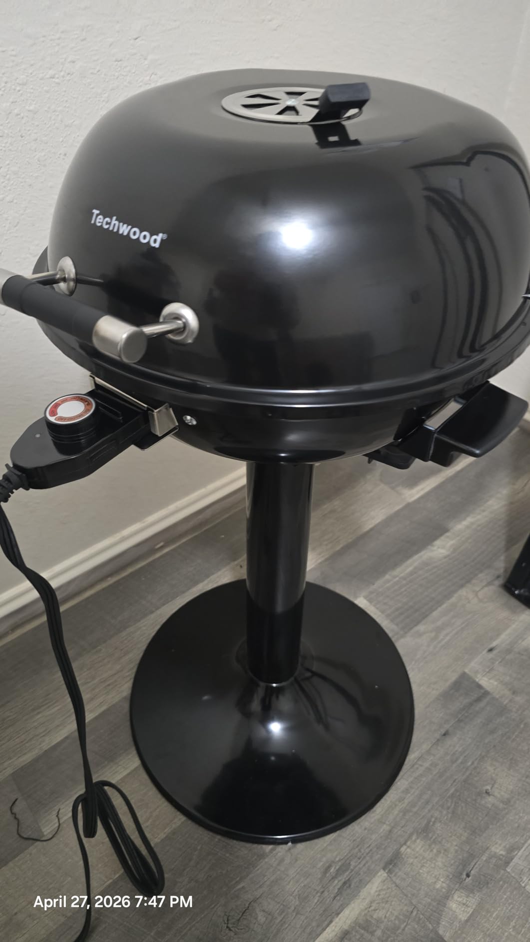 Electric BBQ Grill Techwood 15-Serving Indoor/Outdoor Electric Grill for Indoor & Outdoor Use, Double Layer Design, Portable Removable Stand Grill, 1600W (Stand Black BBQ Grills) customer photo 2