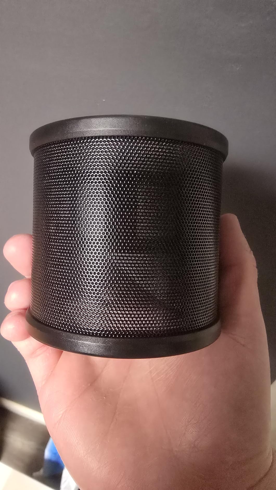 FIFINE Pop Filter Screen, Compact Microphone Pop Shield Windscreen with Metal Mesh for Recording Studio, YouTube Videos, Streaming, Podcast (Black) customer photo 1